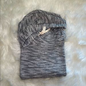American Eagle Sweater. Gray With White.